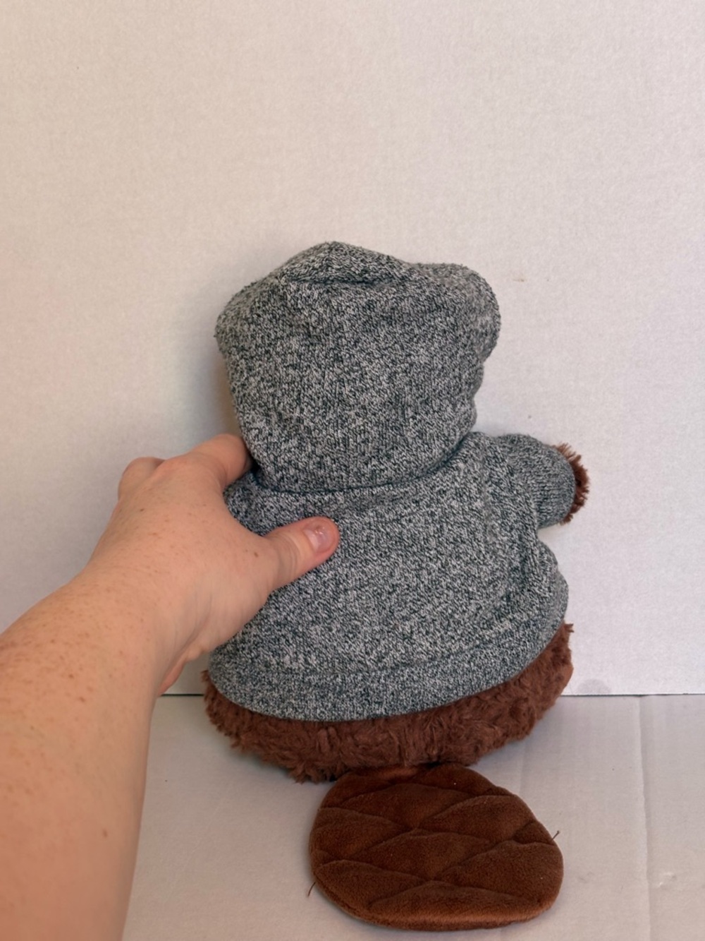 Roots Beaver Plush Toy Wearing Grey Hoodie Stuffed Animal Canada - Picture 2 of 4
